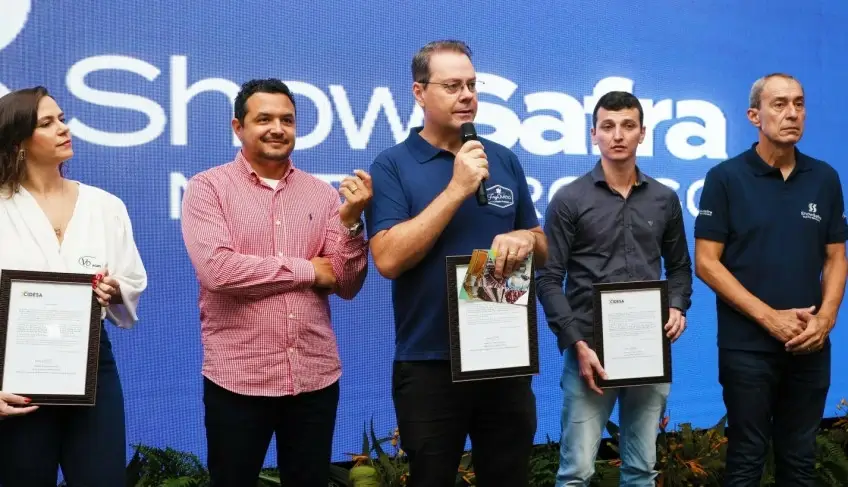sebrae/mt-participa-da-entrega-de-certificados-do-selo-sim-consorciado-no-show-safra-2025