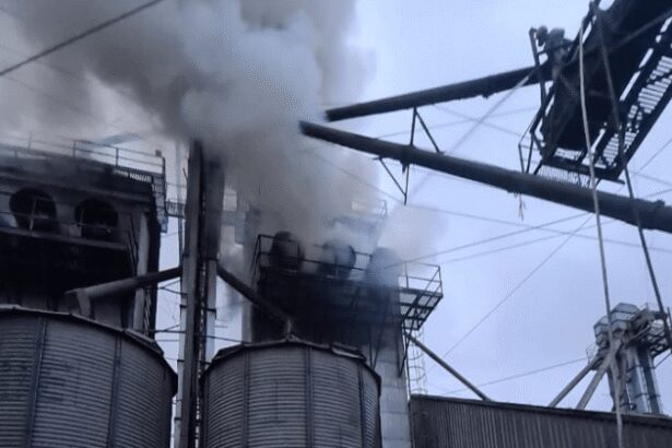 corpo-de-bombeiros-extingue-incendio-em-secador-de-graos-em-industria
