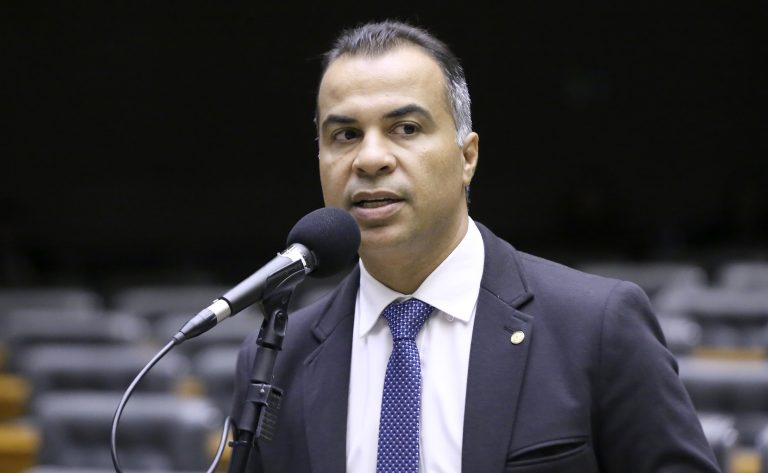 comissao-aprova-prazo-para-cartorios-informarem-sobre-nascimentos-sem-nome-do-pai